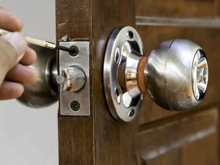 замок врезной door lock. межкомнатная дверь замок аллюр. ночная задвижка crit 2460 с поворотной ручкой. ). замок на межкомнатную дверь без ручки.