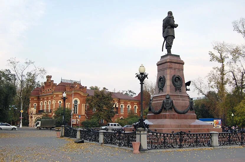 Памятник александру в иркутске. Памятник Александру III (Иркутск). Памятник императору Александру III Иркутск. Достопримечательности Иркутска памятник Александру 3.