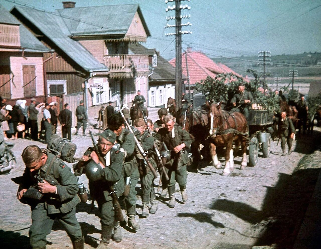 Вермахт 1941 г. Солдаты вермахта июнь 1941. солдаты вермахта лето 1941. цветные немецкие фотографии великой отечественной войны 1941-1945.