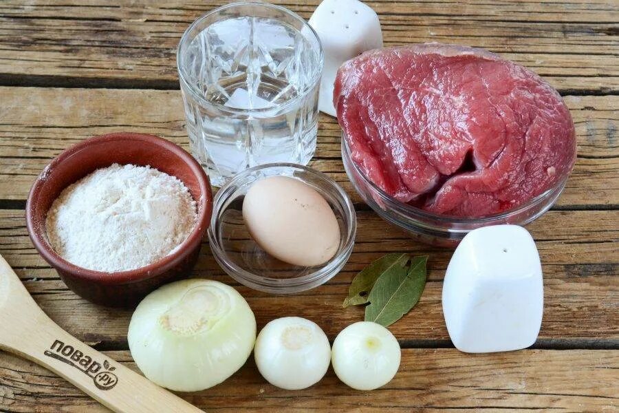Мясо в яйце и муке. Ингредиенты для бешбармака. ингредиенты для пельменей. ингредиенты для пельменей домашних. ингредиенты мясо.
