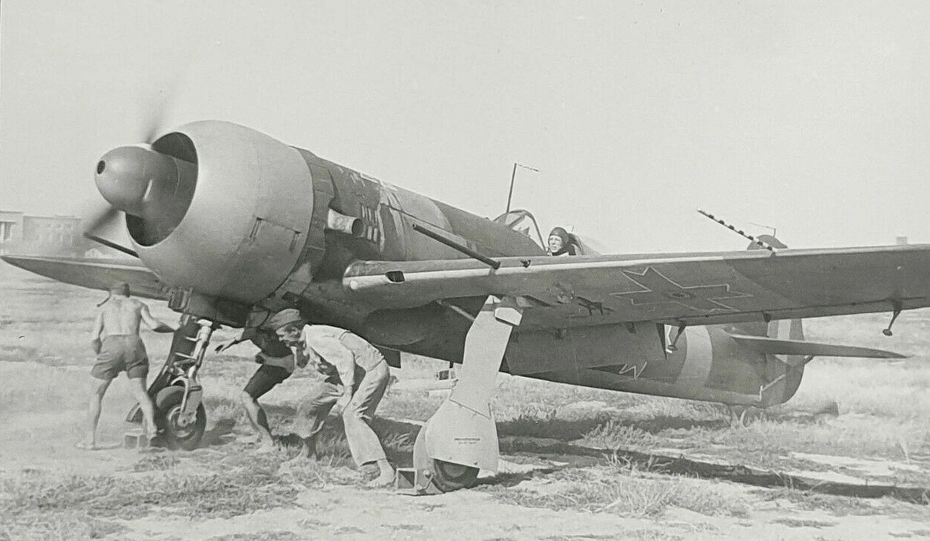 Iar 93b. Румынский истребитель iar 80. иар-80. иар-80 модификации. iar-81c фото.