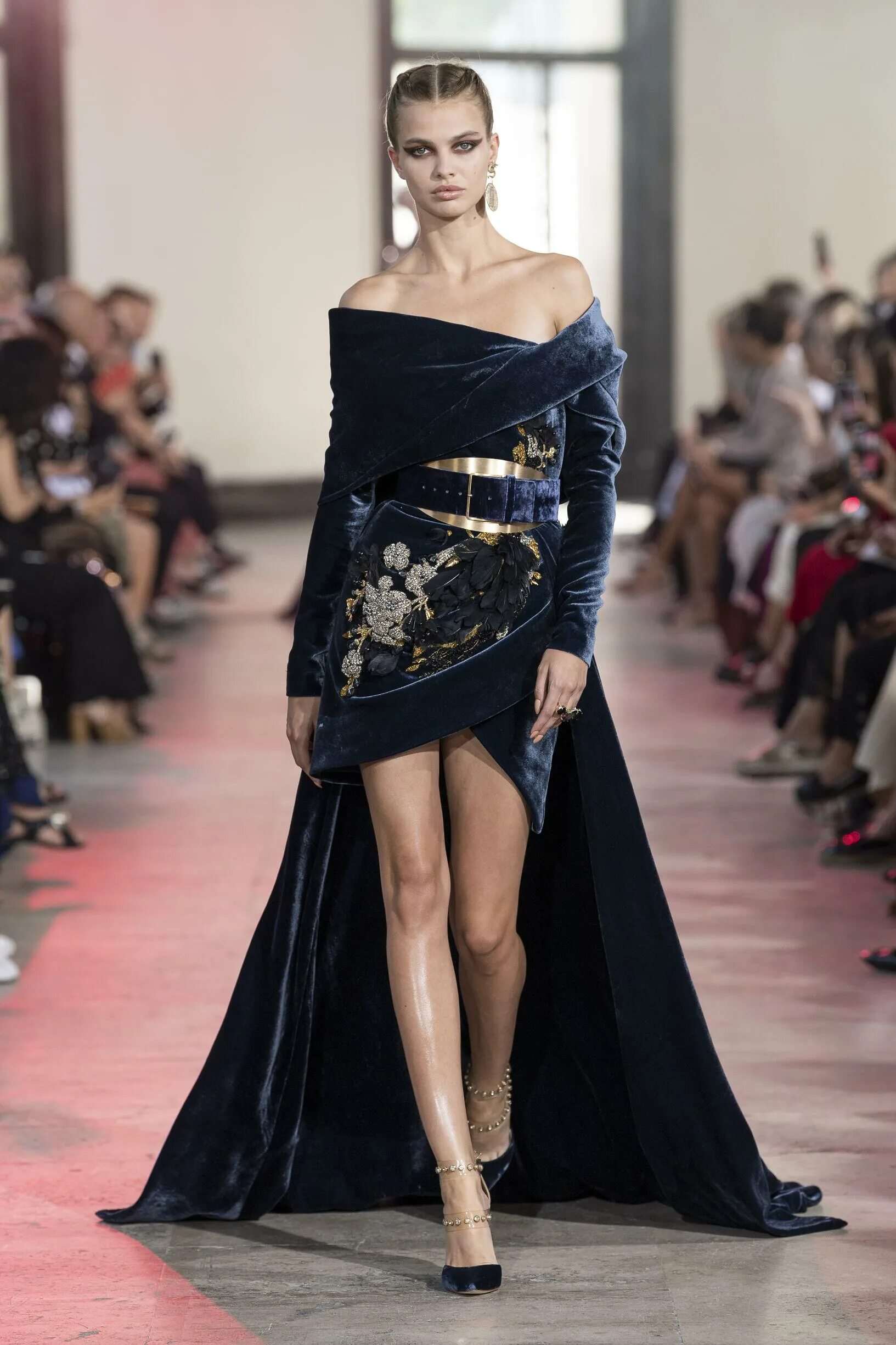 Платье модные 2019. Elie saab couture осень-зима 2019/2025. elie saab коллекция 2019. elie saab коллекция 2025. платья эли сааб 2019 2025.