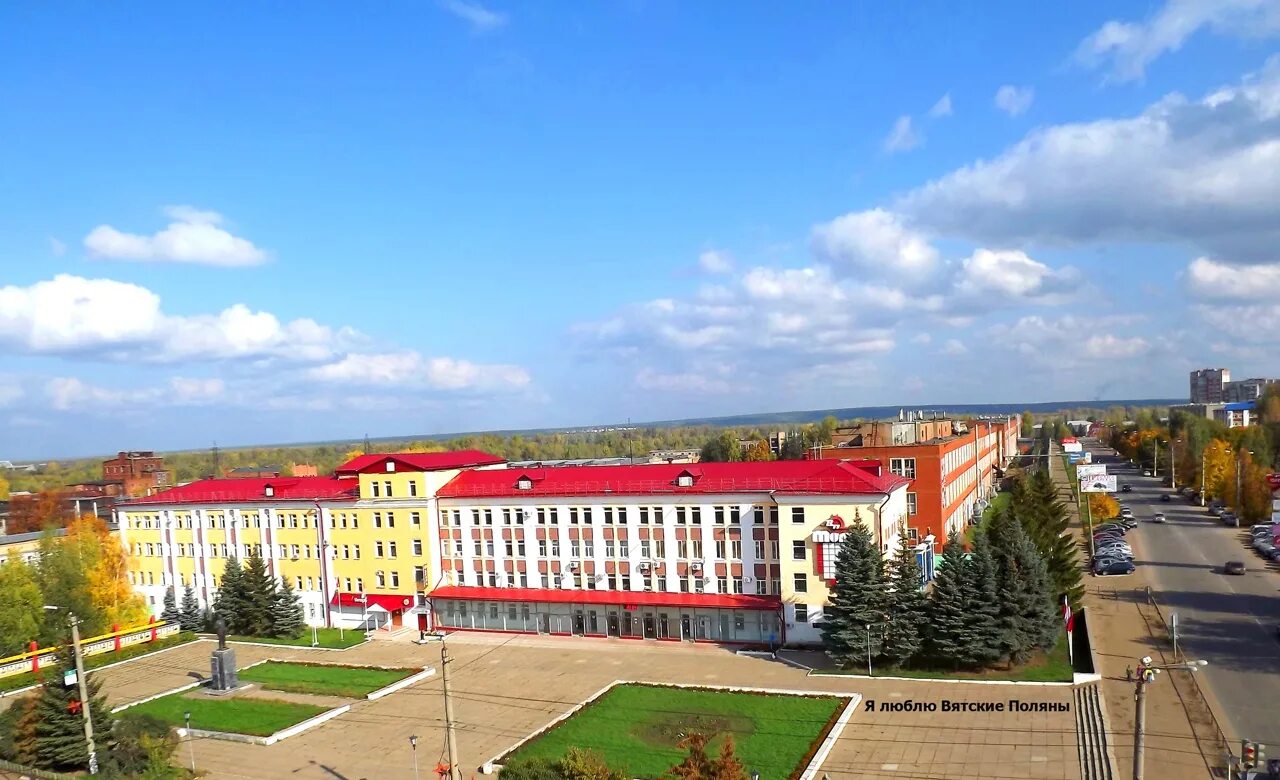 Машиностроительный завод молот в г вятские поляны. Вятские поляны завод оружий. Завод молот история. Завод молот история. Вятские поляны кировская область завод молот.