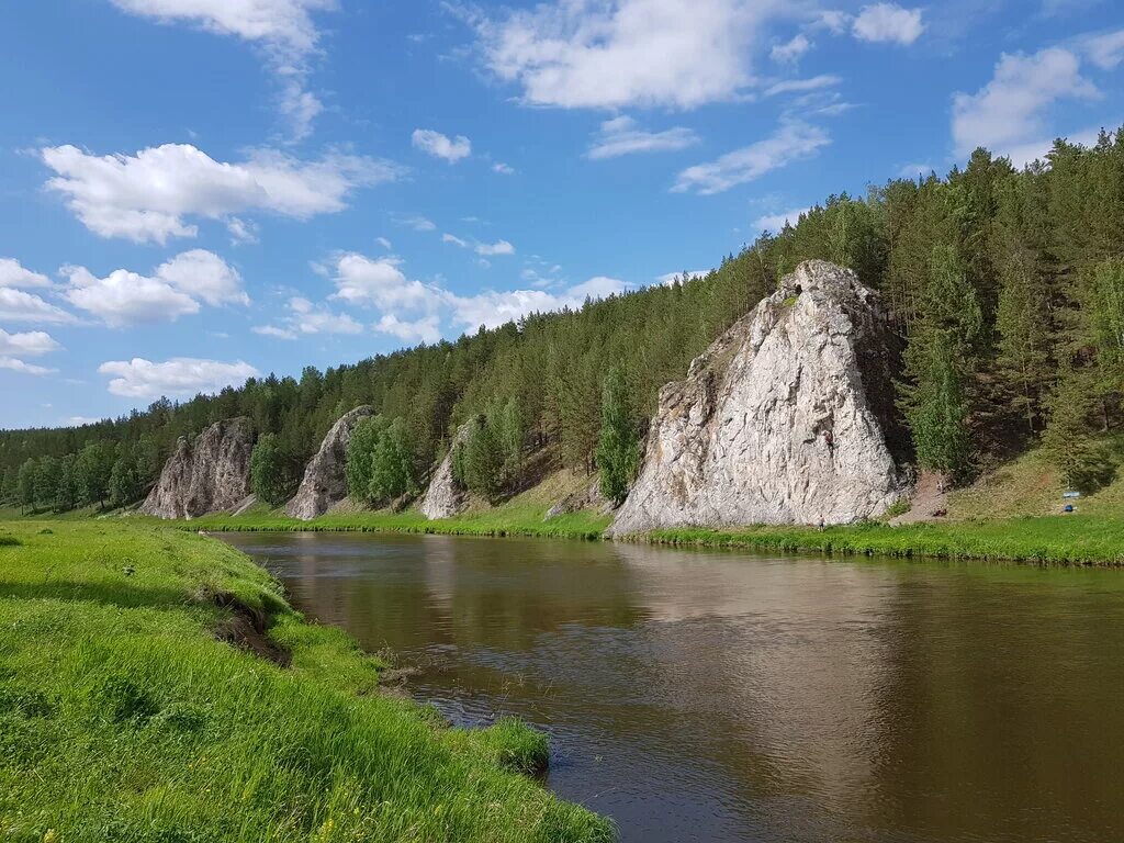 Свердловская область давай. Каменск Уральский горы 7 братьев. Скала семь братьев Каменск Уральский. Уральские горы Каменск Уральский. Река Исеть скалы.