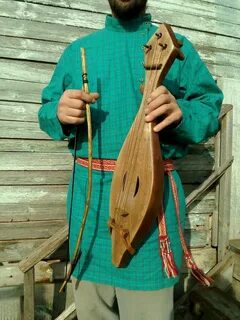 Как называется русский народный трехструнный инструмент