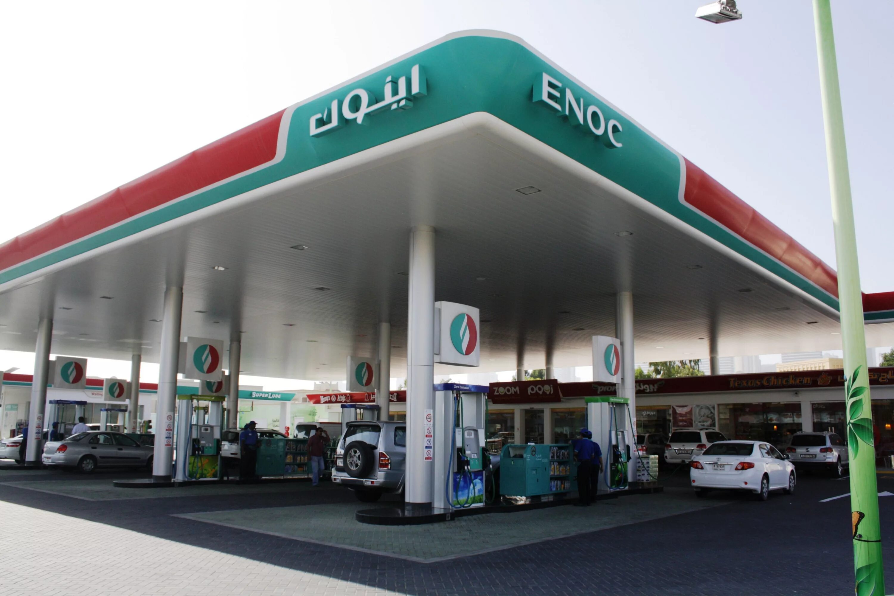 Enoc Petrol Station Dubai. АЗС В Саудовской Аравии. Бензозаправки Enoc в ОАЭ. АЗС В Дубае. Саудовская аравия бензин