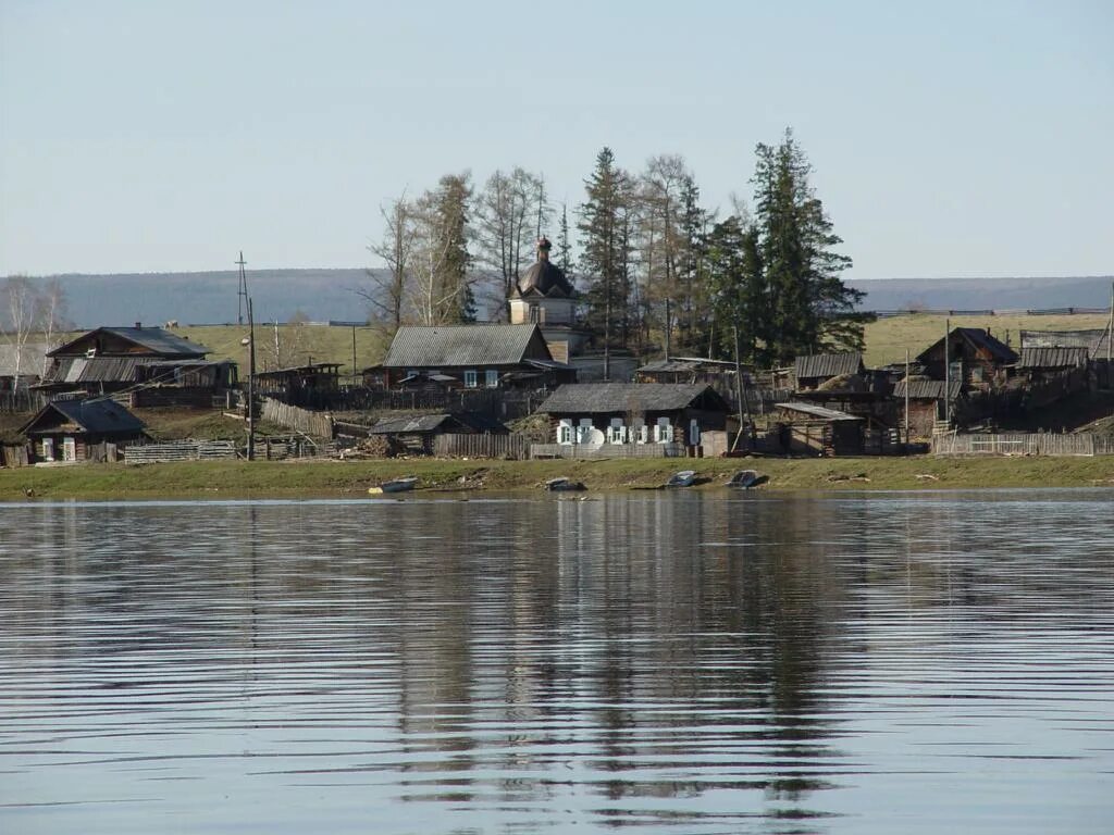 Река лена киренский район. Киренск. Ленские щеки иркутская область. Деревни на лене. Иркутская область река ленские щеки.