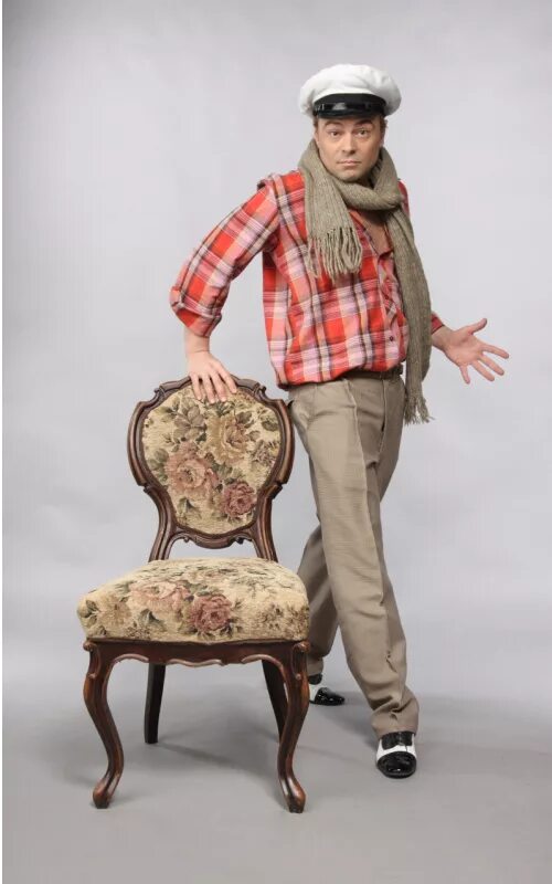 Носит нариман что это. Ботинки фирмы нариман. Шляпа похожая на панаму. Ботиночки он носит нариман что это значит. А шляпу он носит на панаму ботиночки.