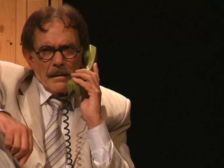 тэма камедыі хто смяецца апошнім. туляга хто смяецца апошнім. канфликт у камедыи хто смяецца апоши. сочіненіе хто ж смяецца апошнім. асноўны канфлікт камедыі хто смяецца апошнім.