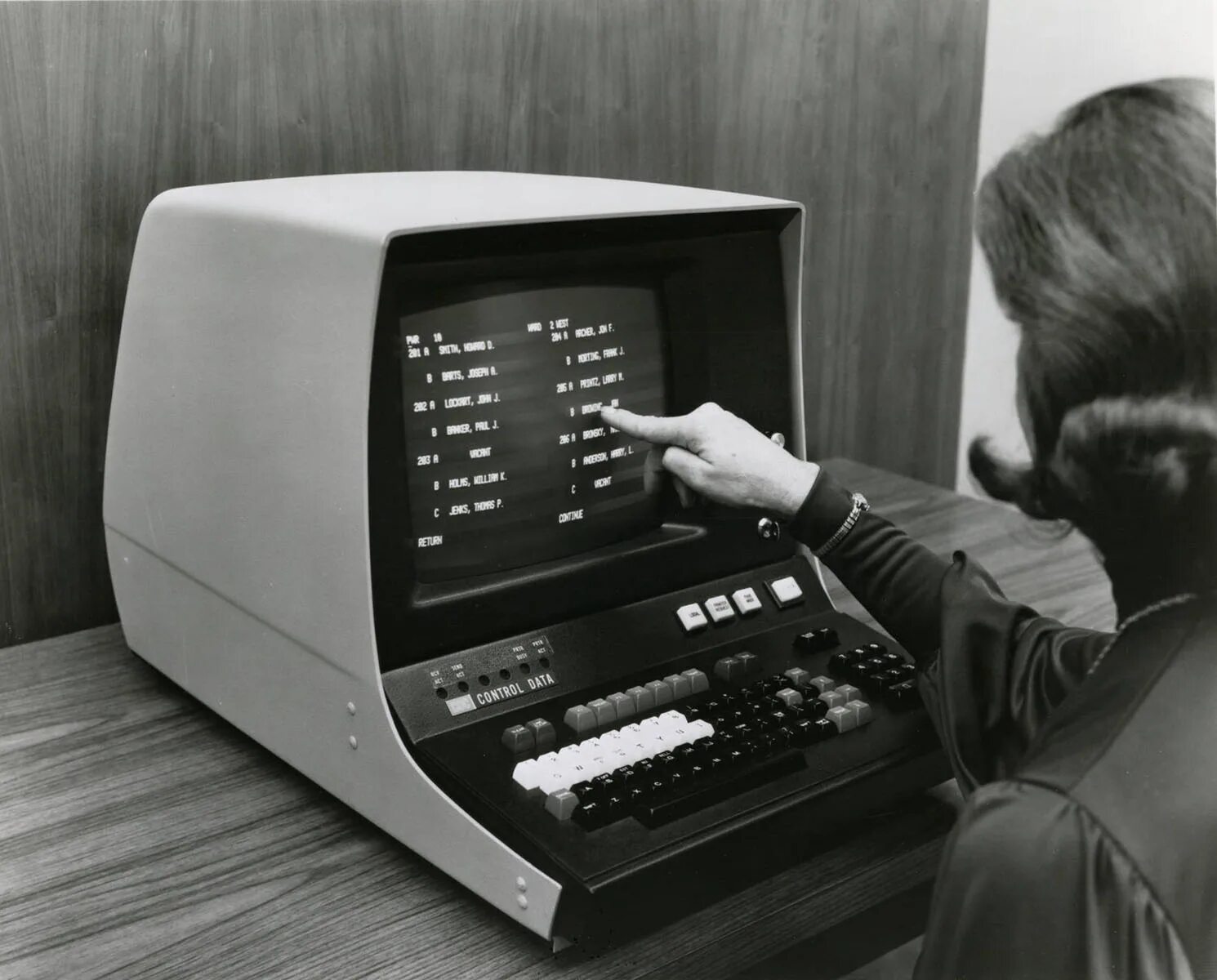Старый компьютер. Компьютер 70-х. Ретро компьютер. Персональный компьютер 70 годов.