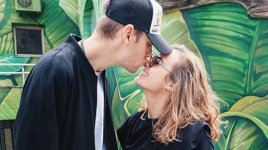 Клава кока и антон шастун. Шастун и его девушка. Антон шастун девушка. Шастун виктория андреевна. Антон шастун и ирина кузнецова.