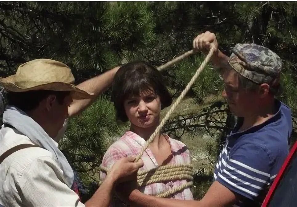 Связанная пленница. Шурик кавказская пленница. Кавказская пленница варлей. Кавказская пленница варлей 1967. Кавказская пленница кража невесты.