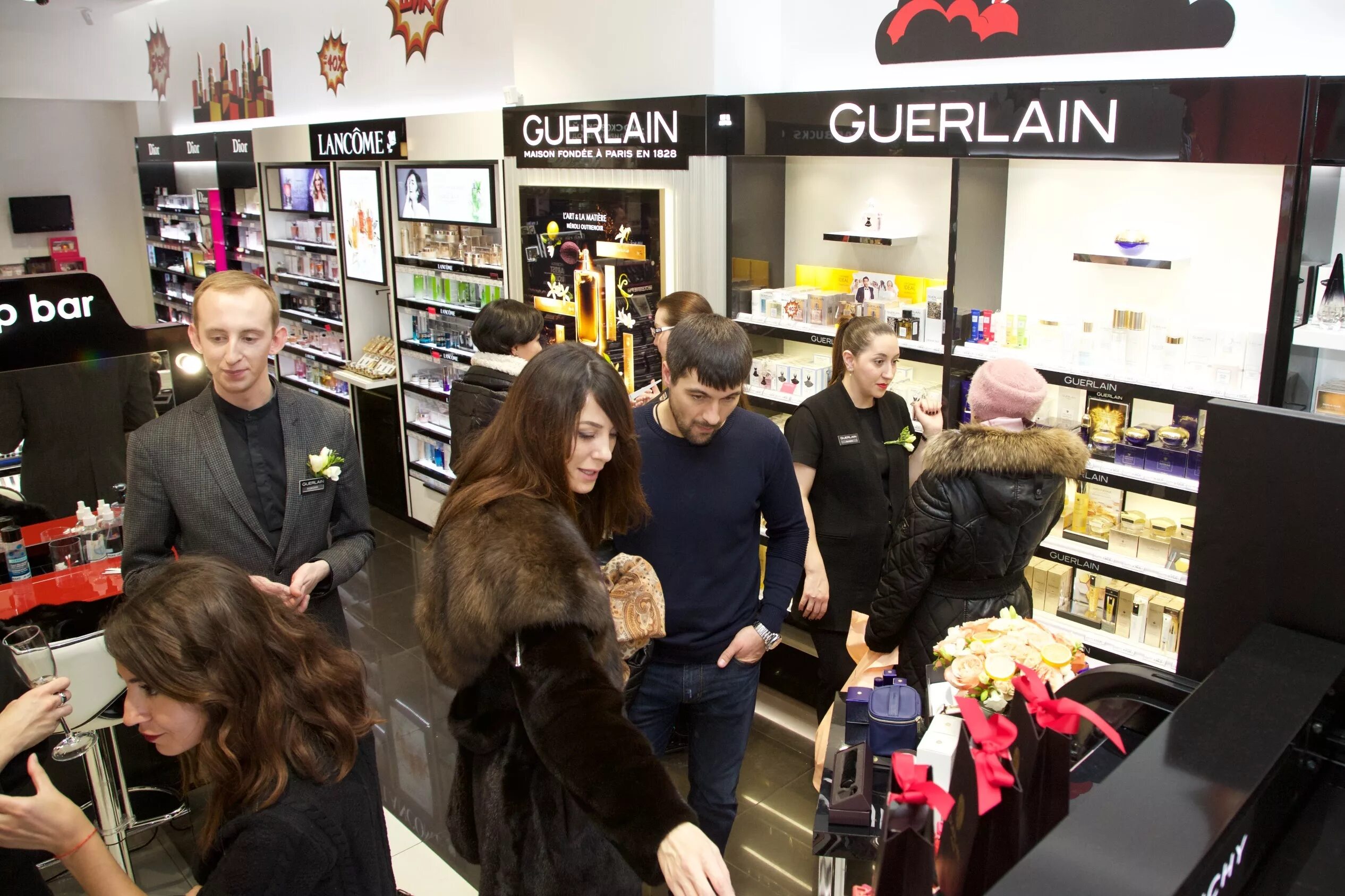 Магазин бугатти. Тц звездный иль де ботэ. Хабаровск магазины иль де ботэ. Иль де ботэ пятигорск фото. Иль де ботэ астрахань ярмарка.