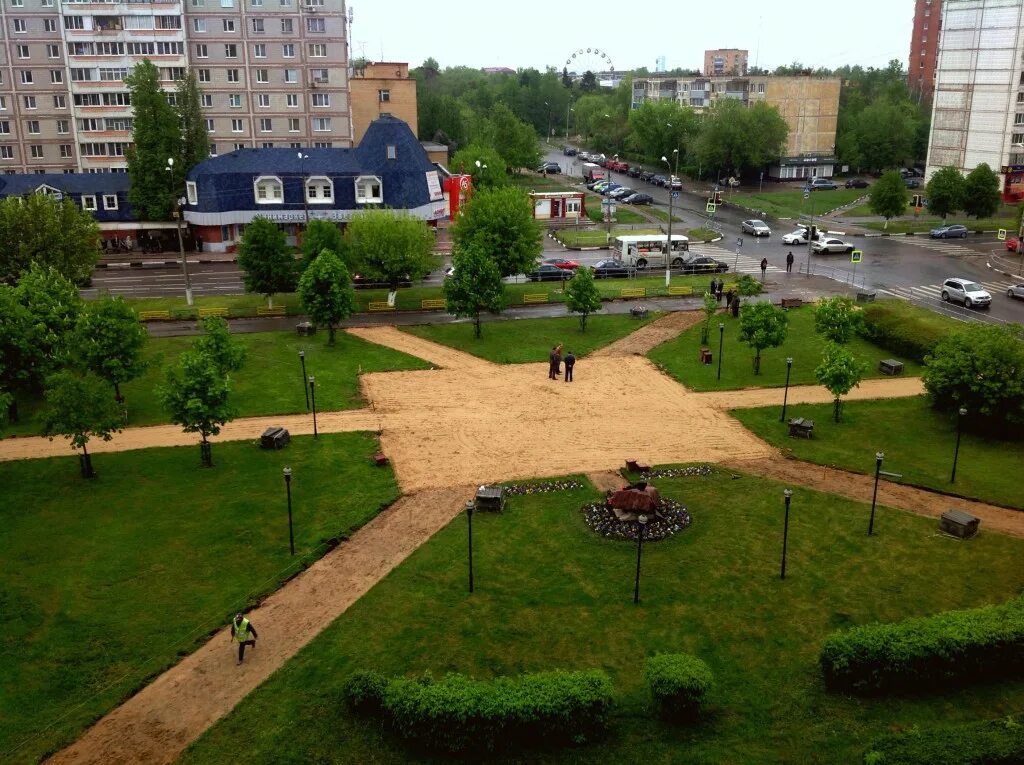 Серпухов тюльпан памятник. Памятник чёрный тюльпан в городе Серпухов. Звездная площадь Серпухов. Тюльпаны Серпухов. Черный тюльпан серпухов