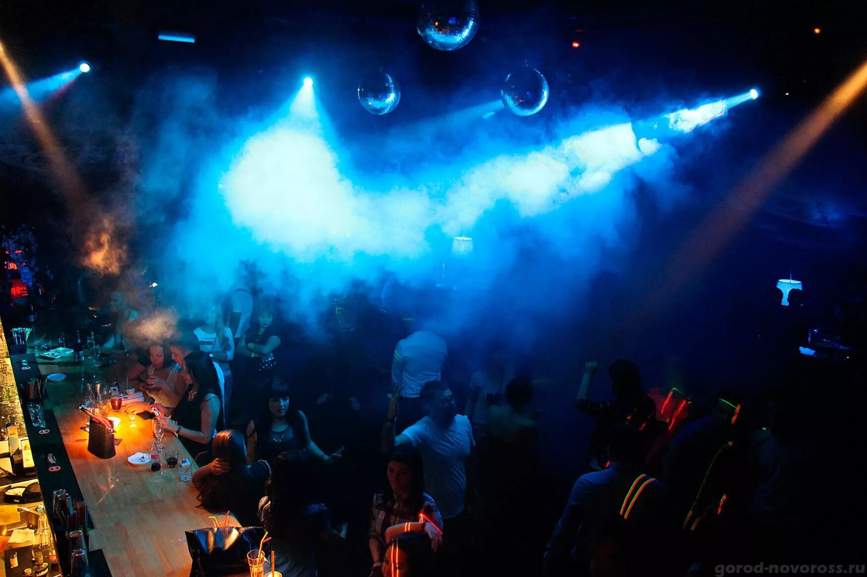Ночной клуб лето. В ночном клубе. Pacha ibiza. Ночной клуб. Закрытые вечеринки.