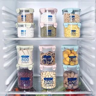 Пластиковые контейнеры на кухне