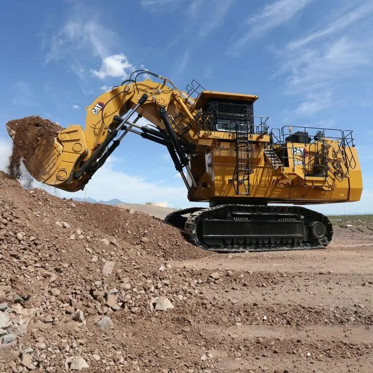 Heavy equipment. Экскаватор. Экскаватор это техника. Excavator in black and white. Volvo excavator 2022.