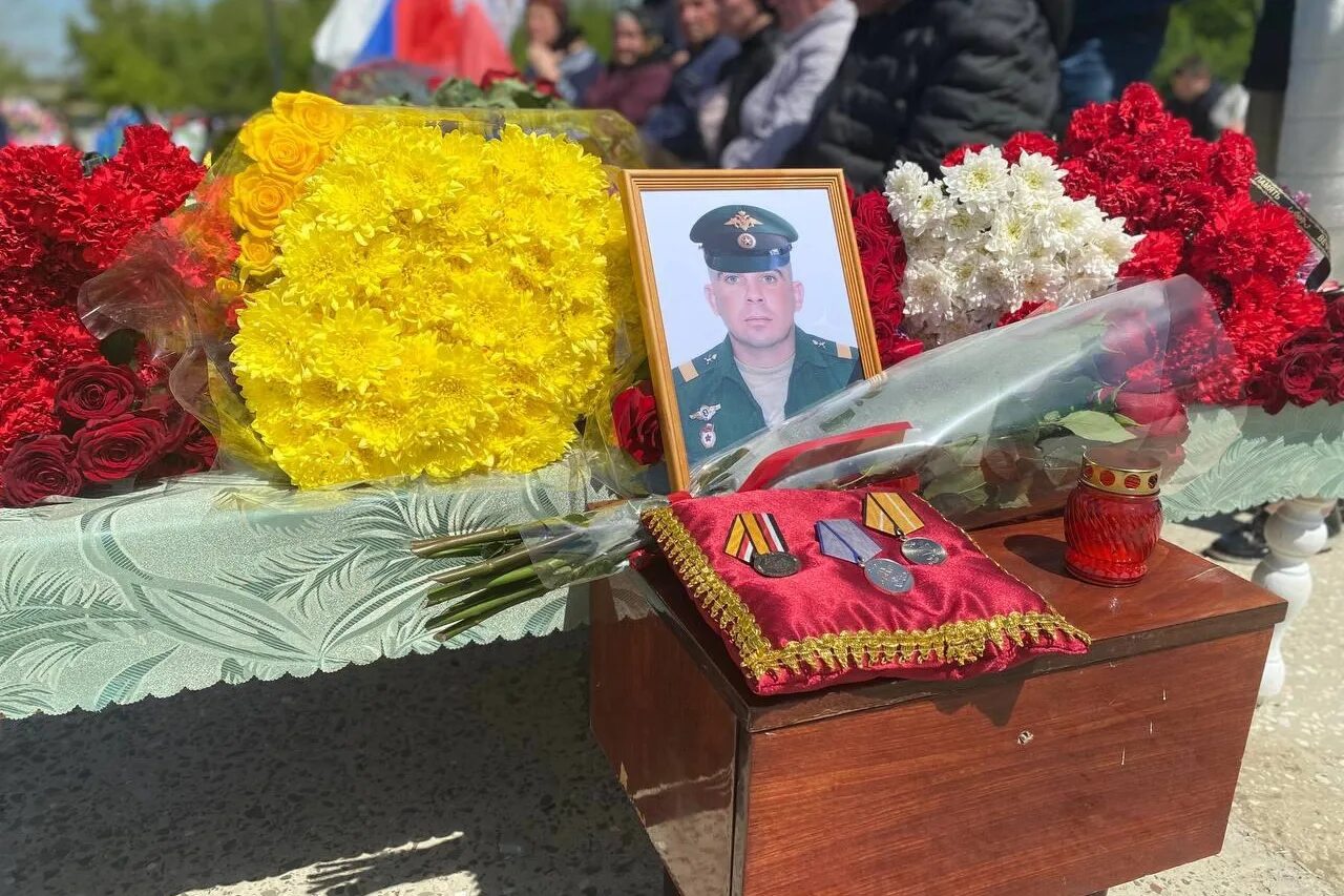 Волгоград похороны сегодня украины. Волгоград похороны сегодня украины. Волгоград похороны сегодня украины. Волгоград похороны сегодня украины. Траур.
