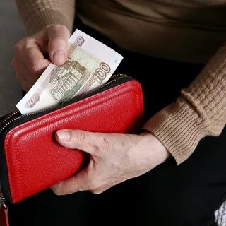 Работающим в августе получат
