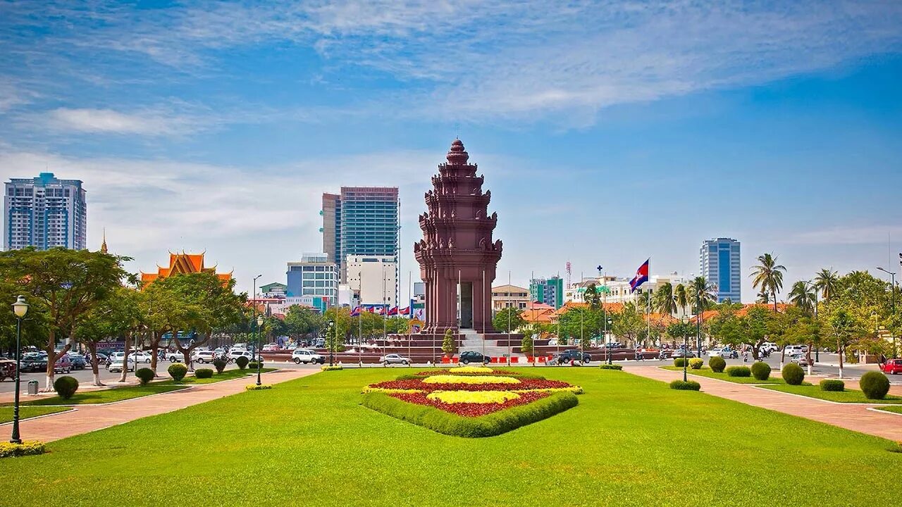 Камбоджа столица. Центр столицы камбоджи. Камбоджа пномпень. Королевский дворец в пномпене камбоджа. Камбоджа центр города.