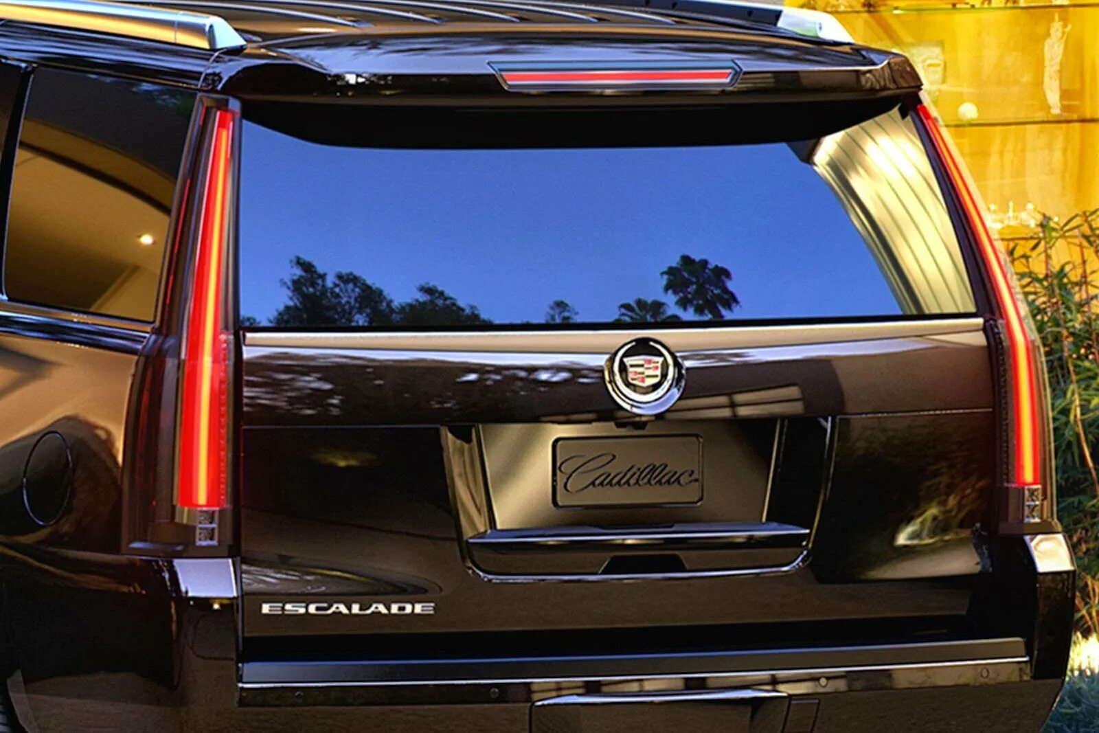 Заднее фото. Кадиллак Эскалейд 2015 сзади. Кадиллак Эскалейд сзади. Cadillac Escalade 2020 сзади. Cadillac Escalade 2008 сзади.
