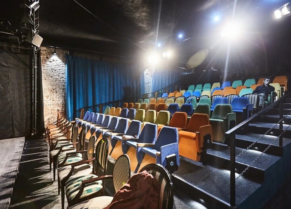 театральная постановка трамвай пьеса. сквер 13 трамвай новосибирск. трамвай 13 новосибирск. театр 13 трамвай новосибирск. сибирский камерный театр 13 трамвай.