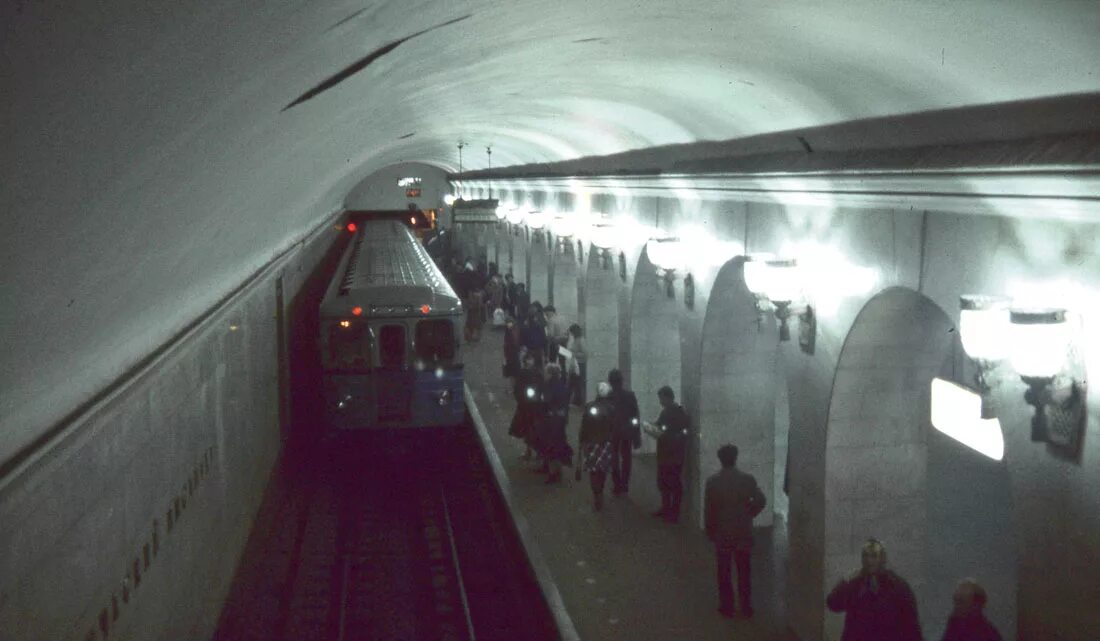 Метро петербурга 2 линия. Станция метро технологический институт 1 санкт-петербург. станция метро технологический институт 1. метро питера технологический институт 1. станция метро спб технологический институт 2.