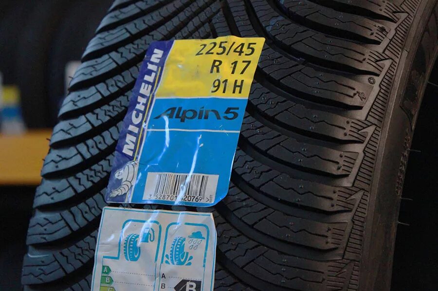 Michelin latitude r17. Michelin Alpin a5 225/45 r17 h. 225/65 R17 Мишлен. 215/65r17 99h Alpin 5. Michelin Latitude Alpin 225/65 r17 высота протектора.