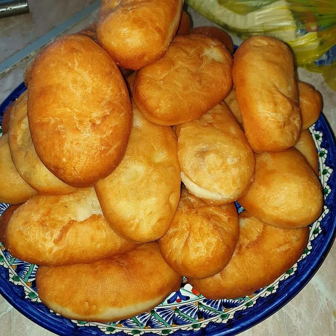 Пирожки с картошкой. Пирожки с картошкой жареные. Тесто для жареных пирожков. Пирожки жареные на сковороде