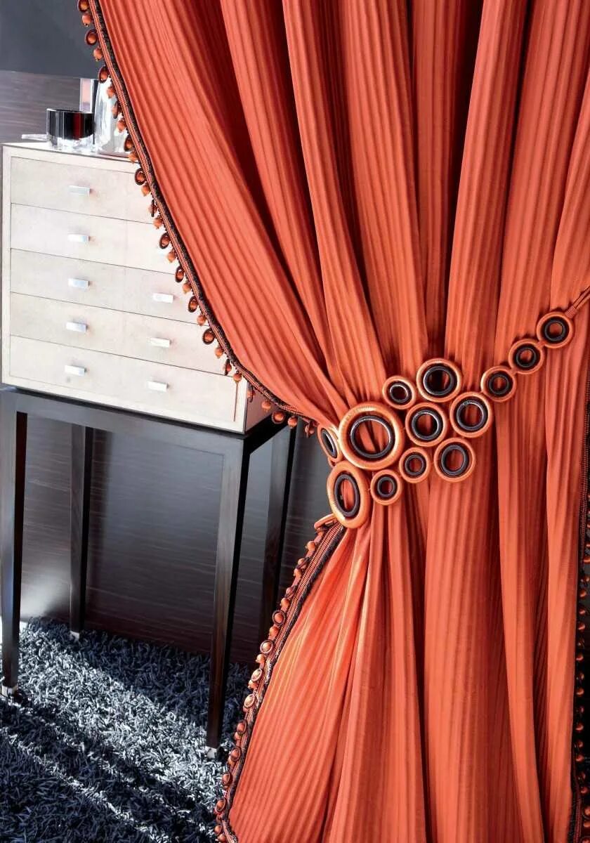 Двухцветные шторы в интерьере. Дизайнерские шторы. Красивые шторы в интерьере. Идеи оригинальных штор. Идеи оригинальных штор.