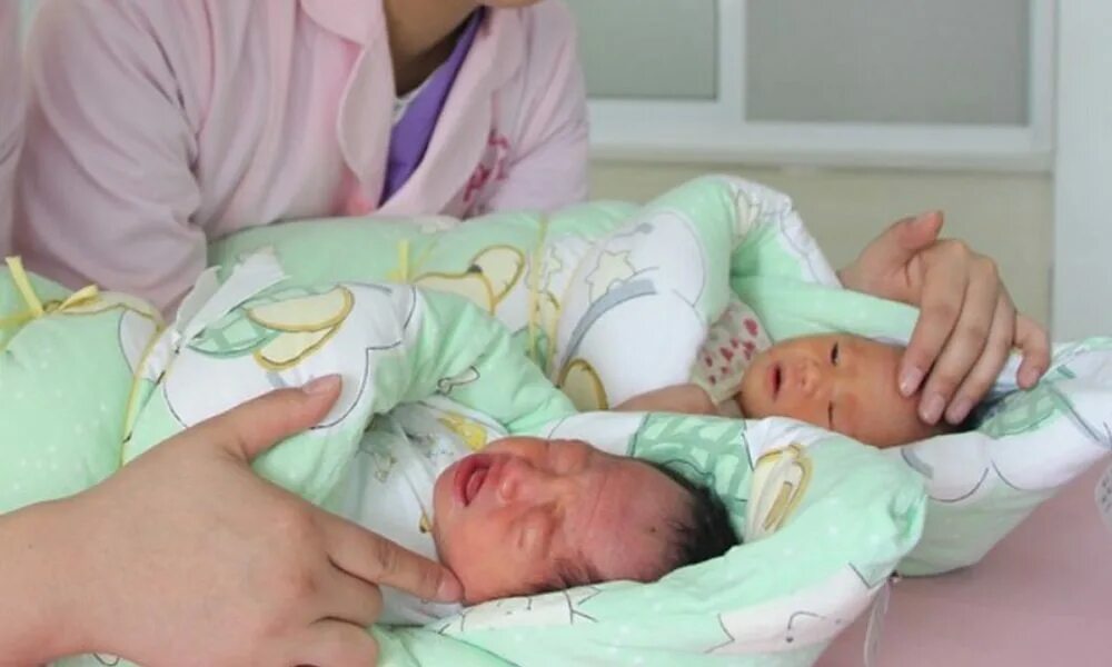 Красивые малыши девочки. Родилась большая девочка. Родился мальчик. Самый крупный младенец. Приснилась новорожденная девочка.