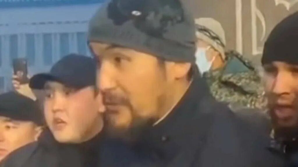 Казахстанские про бандитов. Бандиты из фильмов. Казахстанские про бандитов. Казахстанские про бандитов. Ликвидатор фильм 2011.