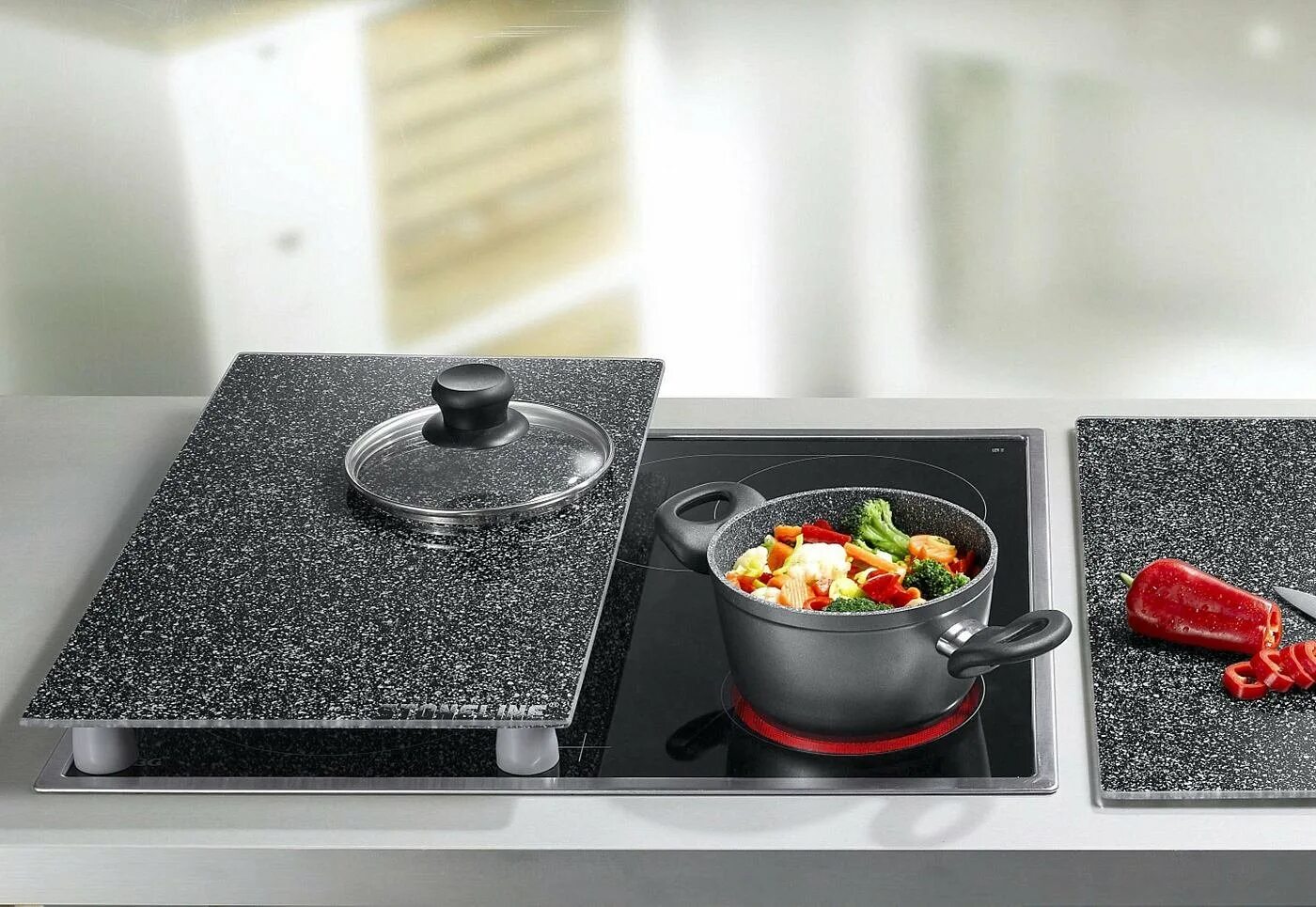 Сковорода black cube perfect line bc228 28 см. Посуда на плите. Индукционная варочная панель it321bcsc. Крышка для варочной панели. Переходник для индукционной плиты электролюкс.