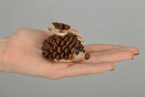 Фигурки из шишек