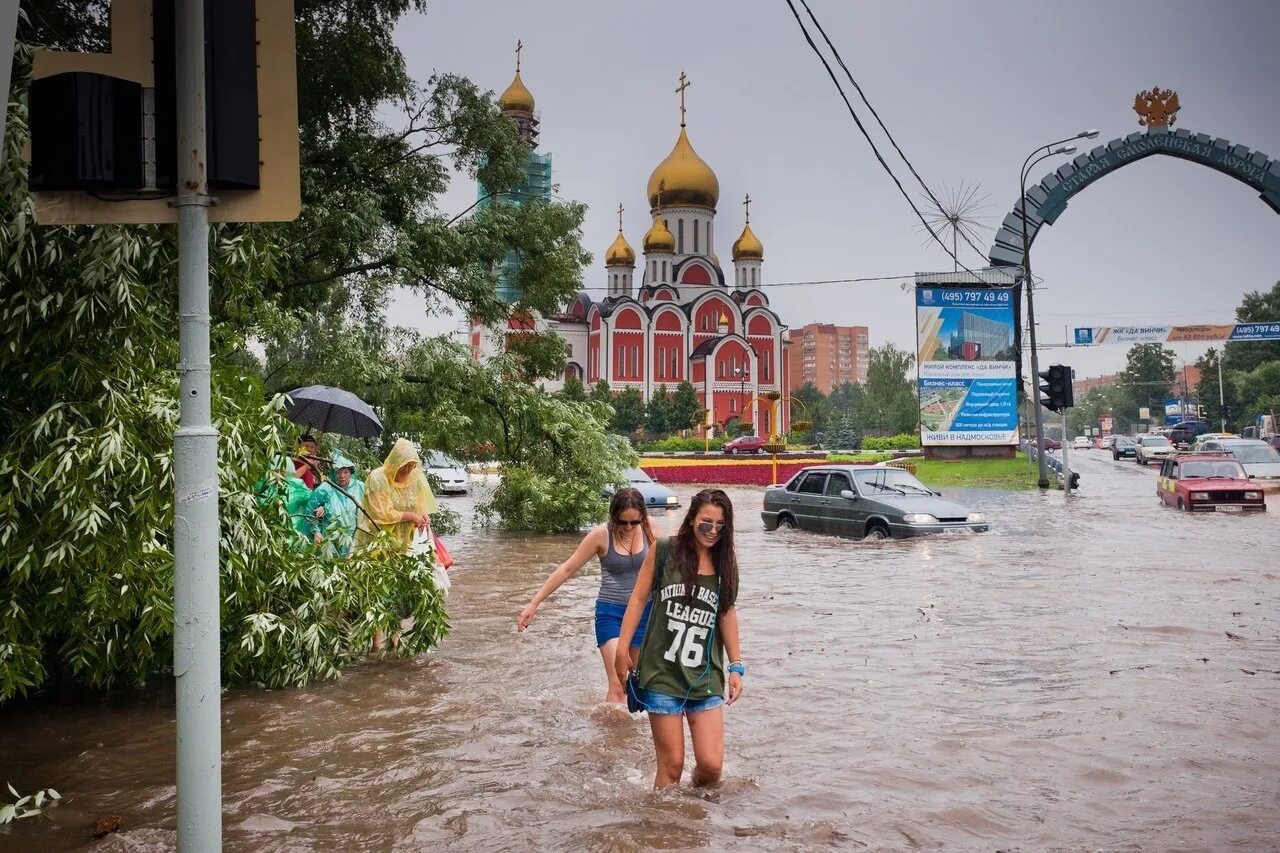 Прогноз погоды одинцово сегодня. Потоп в Одинцово. Потоп в Одинцово 2013. Наводнение Одинцово 2013. Потоп в Одинцово 7 июля 2013.