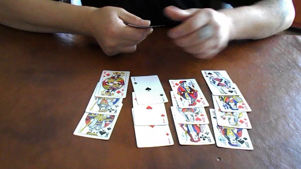 Трюки с картами. Фокусы с картами три стопки. Карточный фокус с 7ками. Фокус с 12 картами.