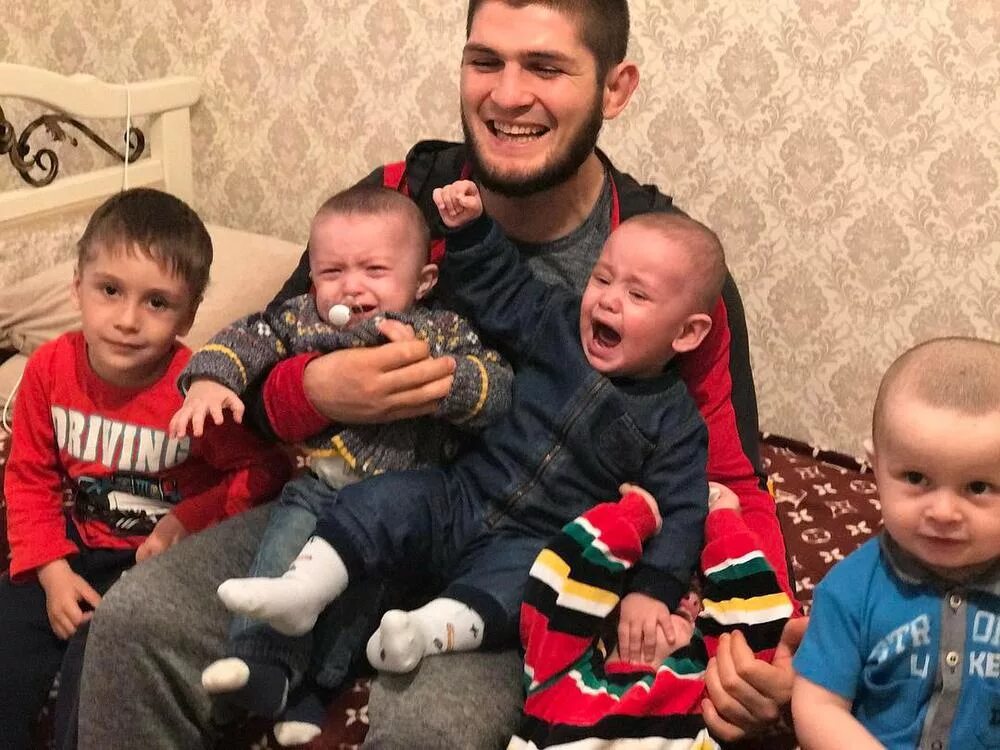 Жена и дети хабиба нурмагомедова. Хабиб нурмагомедов семья. Хабиб и его дети. Есть ли у хабиба дети. Хабиб нурмагомедов свадьба.