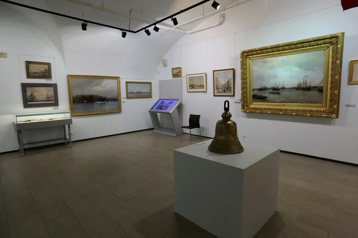 Картины псковский музей заповедник. Топик музей. Museum топик. Центральный военно-морской музей имени императора петра великого. Топик музей.