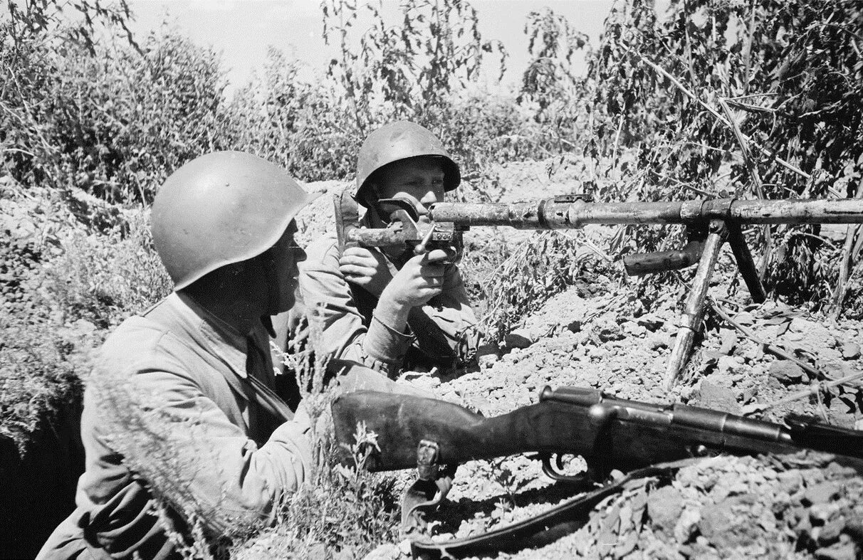 Фронт великой отечественной войны 41. ПТРД-41. Противотанковое ружьё вермахта 1941 года. Противотанковое ружье Дегтярева ПТРД-41. ПТР 1942.