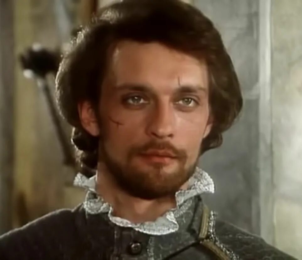 Граф дебюсси графиня де монсоро. Графиня де монсоро сериал 1997 александр домогаров. Графиня де монсоро бюсси. Домогаров в молодости в графине де монсоро. Графиня де монсоро бюсси.