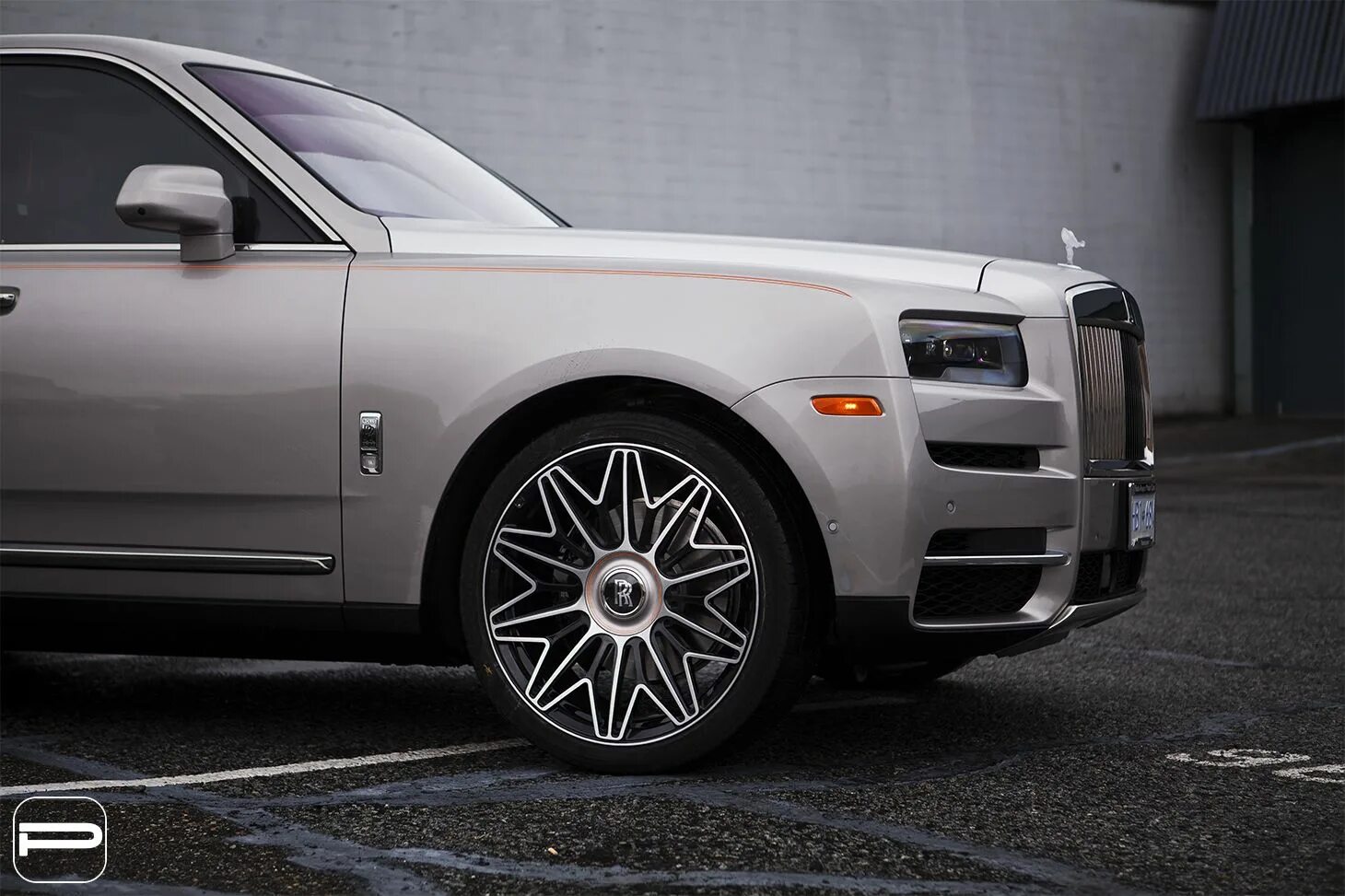 Роллс колеса. Колеса rolls royce cullinan. rolls royce cullinan 24 диски. rolls royce cullinan wheels. rolls royce cullinan r24.