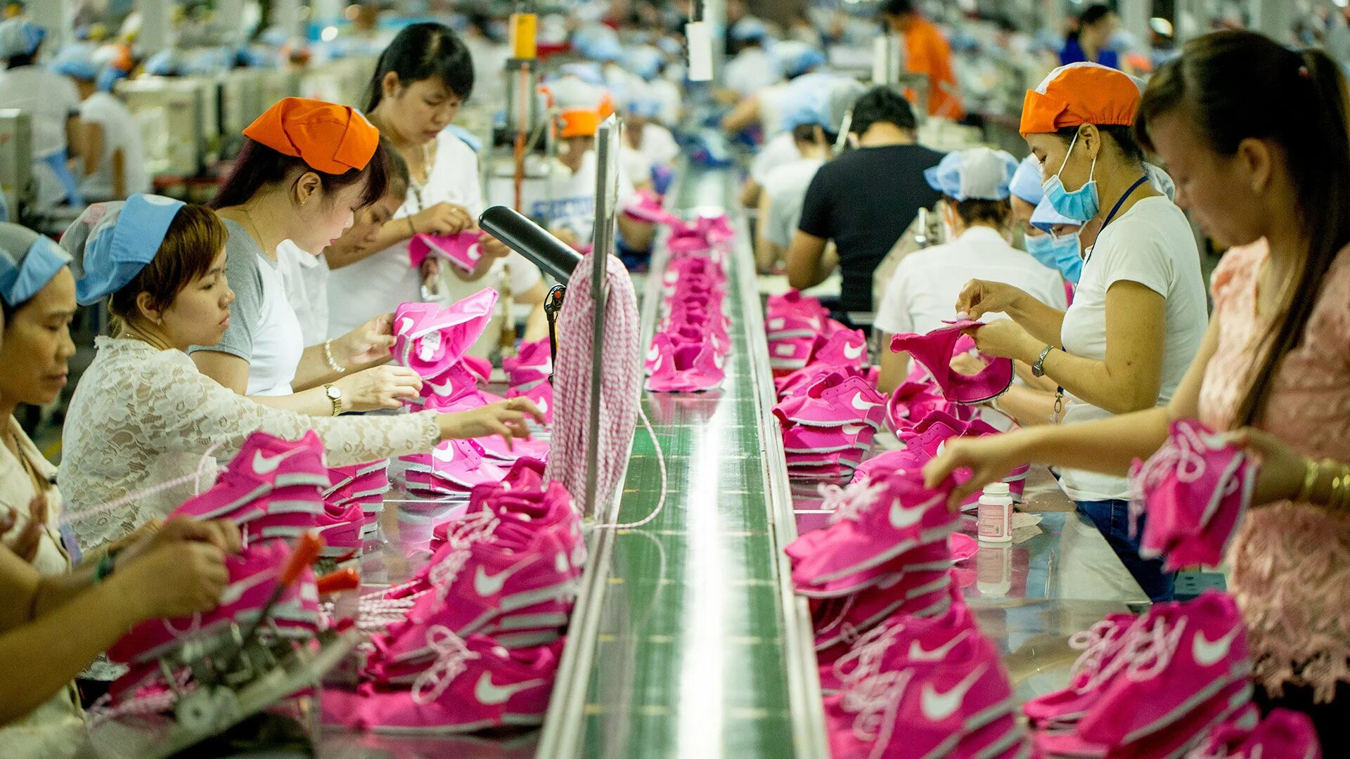 Nike Factory. Фабрика найк во Вьетнаме. Фабрика Nike в Китае. Nike Sweatshops.