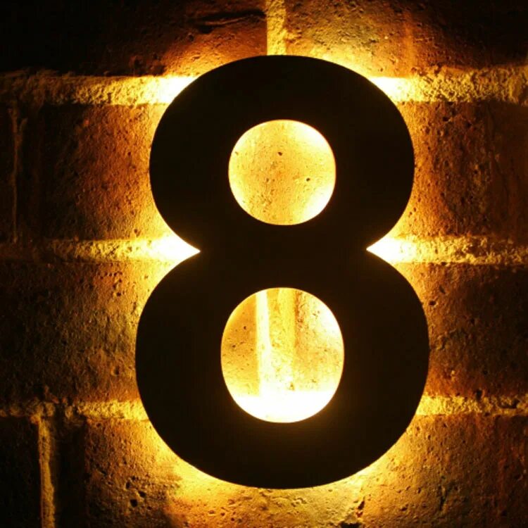 Цифра металлическая с подсветкой. Объемная вывеска с подсветкой. Объемные цифры 2024 новогодние. Светящийся под цифрой 3. Металлические цифры.