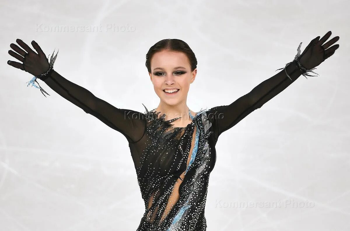 Анна Щербакова ляжет под нож хирурга: лучшие фото олимпийской чемпионки