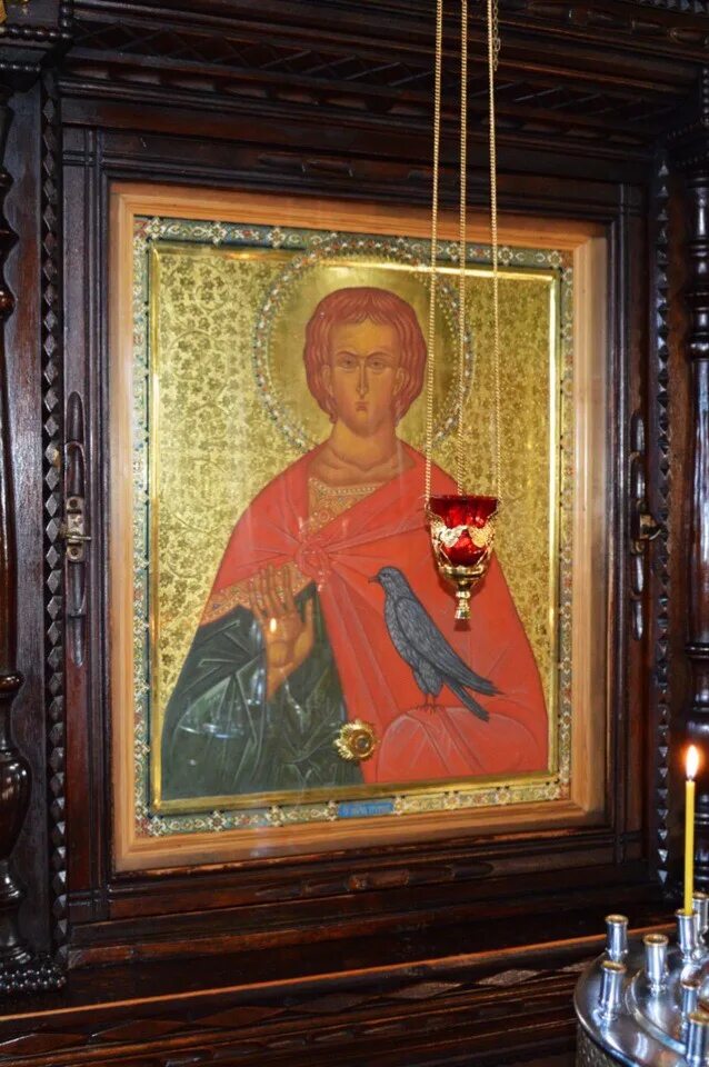 Храм икона трифона. Икона мученика трифона в москве мощи. Мощи св мученика трифона в москве. Храм св. Церковь мученика трифона в напрудном москва.