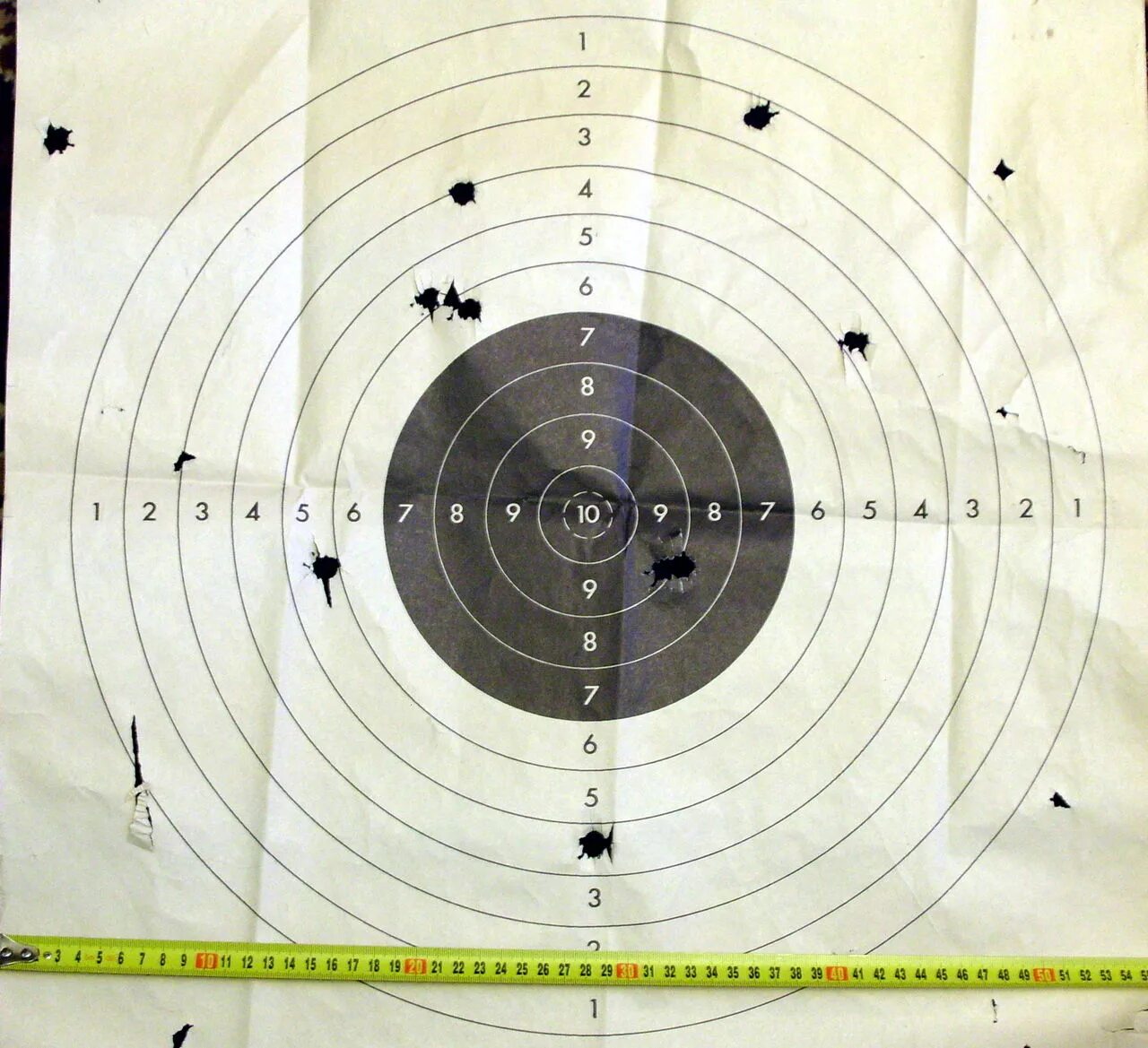 Кольцевая мишень х9 с сеткой. Мишень для стрельбы из пневматической винтовки 20 метров. Мишени пуль. Мишень. Мишени пуль.