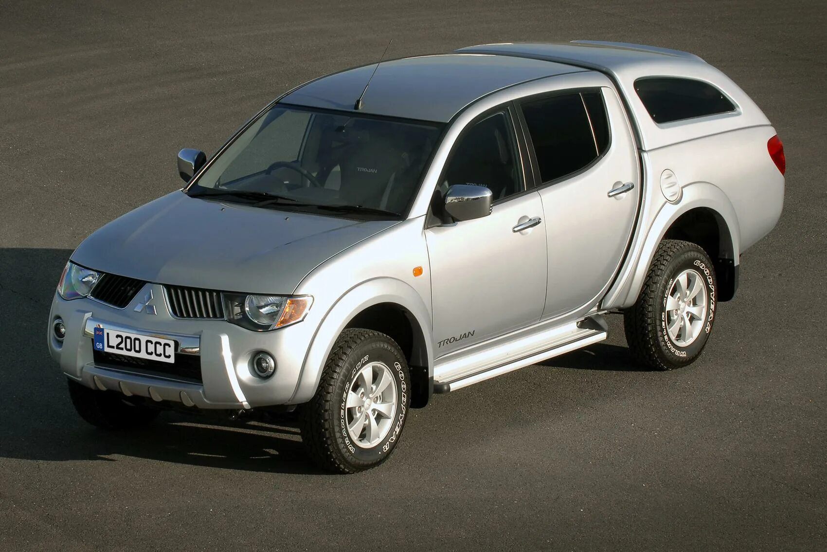 Mitsubishi l200. L 200 Mitsubishi l200. Митсубиси л200. Пикап Митсубиси л200.