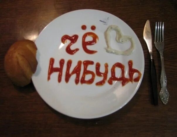 Привлекательная милашка выставляет напоказ вкусную писульку