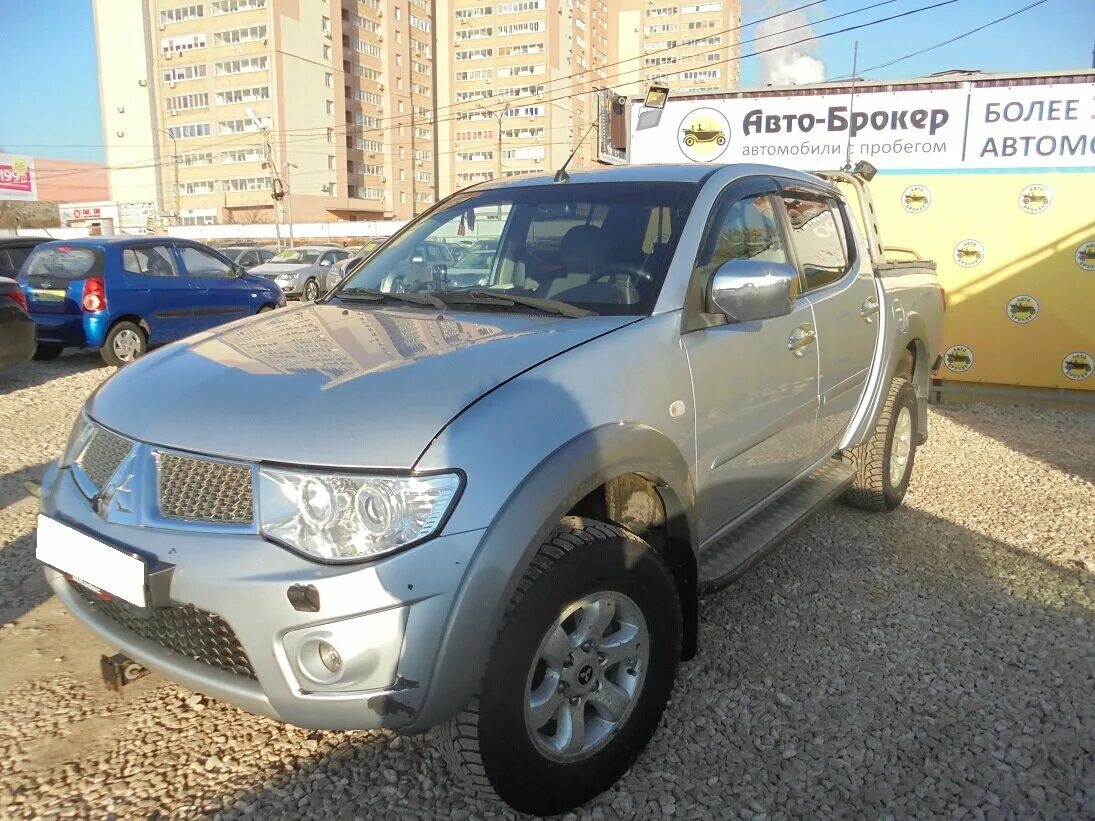 Куплю мицубиси л 200 б у. Mitsubishi l200 2012 г.в.. Mitsubishi l200, цвет серебристый 682. Mitsubishi l200 2012 года 2.5 дизель. Митсубиси л-200 дизель полуторный.