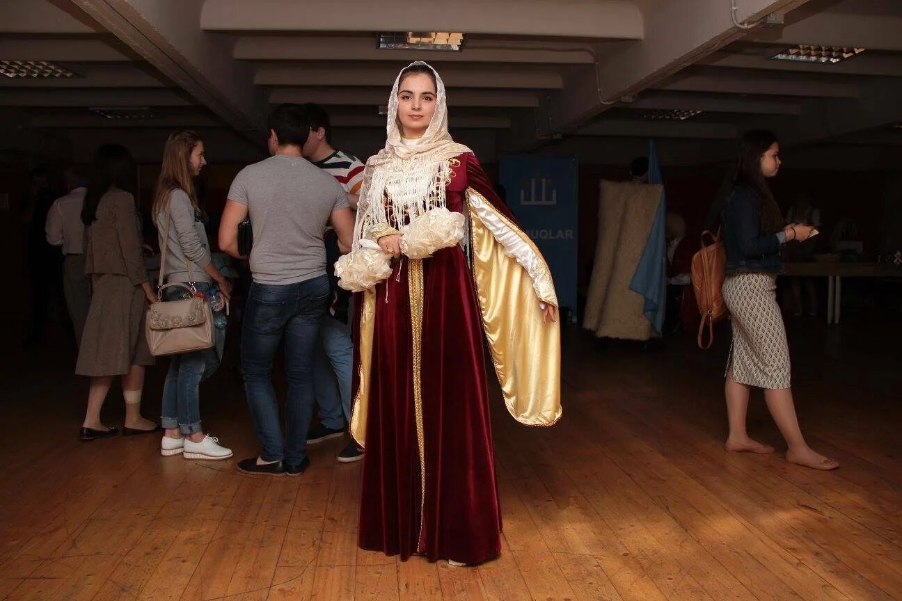 Национальный костюм кумеков. Кумыки национальный костюм. Картины кумыки. Национальная одежда кумыков дагестана. Кумыки народы кавказа.